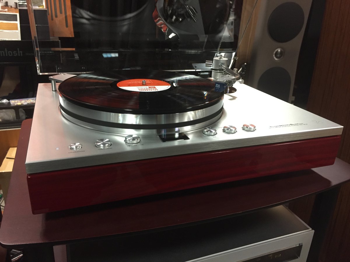 audiounion_ak's tweet photo. 「店頭でぜひ！」
LUXMAN 新製品｢PD-191A｣ 店頭試聴に登場しております。
音の立ち姿がとても心地よく、端正でクリアな筆致の鮮明さが印象的です。

ラックスの品質追及の技術が、アナログ再生の進化に投じられた最新のレコードプレーヤー。
是非お聴きください。

#LUXMAN #PD191A https://t.co/qzN02cJvA1