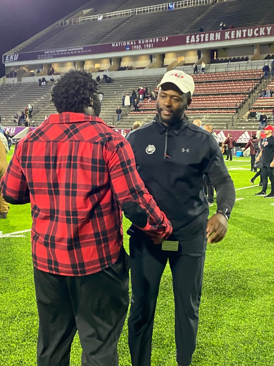 TeraWilson2's tweet photo. What an awesome time in football to support Coach @jirehwilson3 and watch them @GWUFootball #Runningbulldogs @jackwilmedia @coacht_53 https://t.co/w3A4FjxjvL