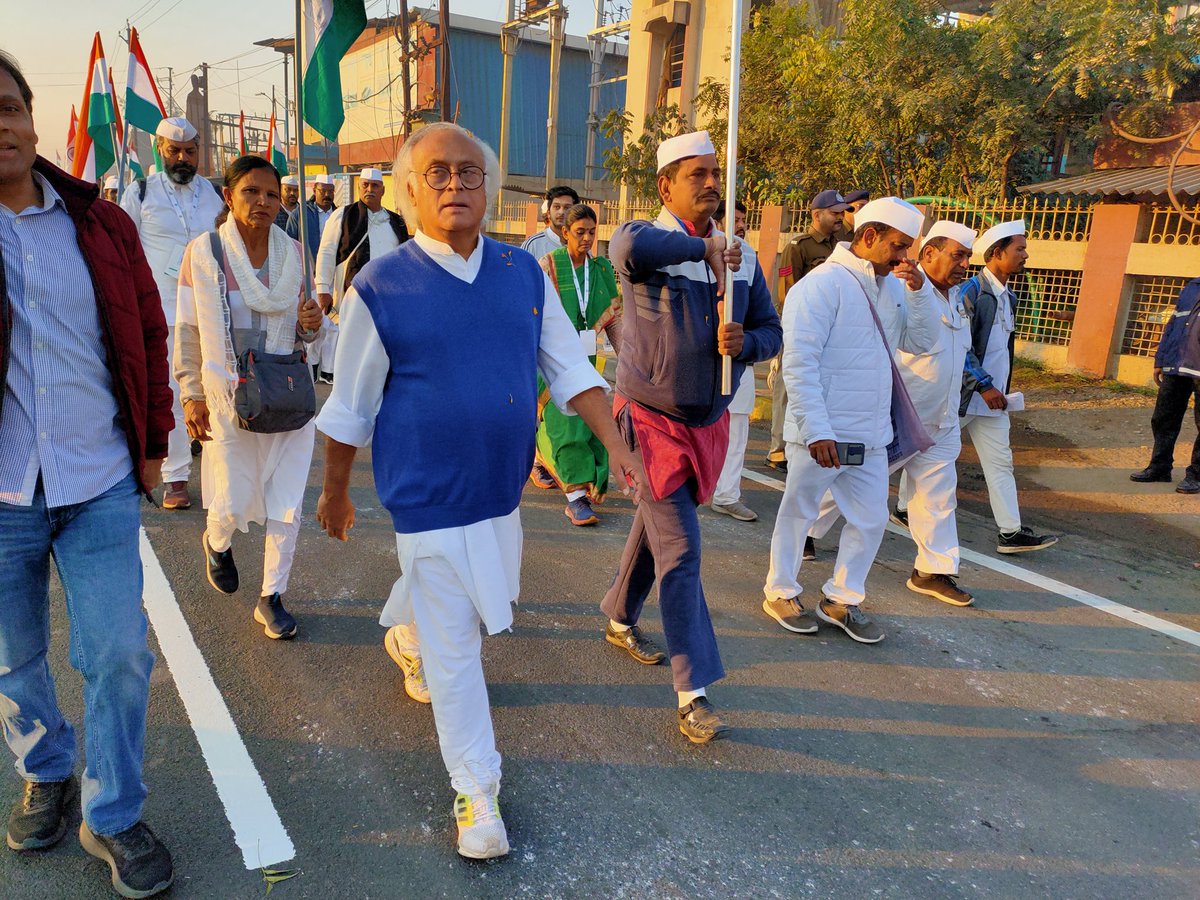 ojha_arvind's tweet photo. इंदौर से #BharatJodoYatra #भारत_जोड़ो_यात्रा में अतिथि यात्री के रूप में सम्मिलित ।
नफरत छोड़ो भारत जोड़ो ! https://t.co/jiQExaUN0w