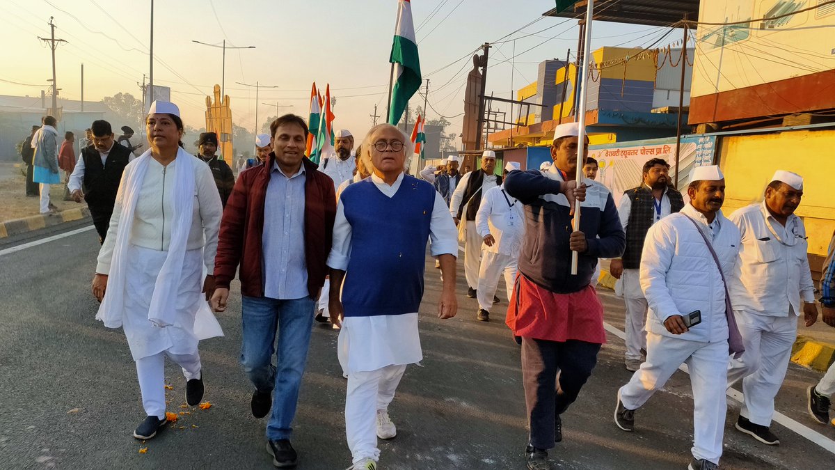 ojha_arvind's tweet photo. इंदौर से #BharatJodoYatra #भारत_जोड़ो_यात्रा में अतिथि यात्री के रूप में सम्मिलित ।
नफरत छोड़ो भारत जोड़ो ! https://t.co/jiQExaUN0w