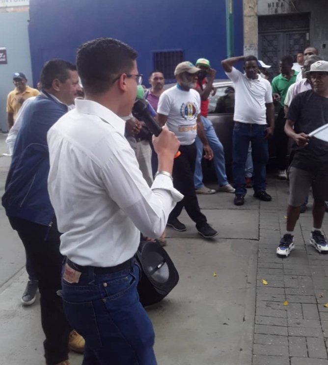 DavidCedg's tweet photo. #27DeNov @JAD_Caracas1 y @ADJuventudVE_ Dicen presente ! , En #Antimano en la caminata con nuestro próximo presidente de Venezuela @adbernabe !! Somos la sangre nueva ! La sangre Joven de Venezuela ! Y hoy más que nunca ADECOS HASTA Q EL MAR SE SEQUÉ! VIVA @ADVenezuelaa ! https://t.co/UyXIbUJ0uQ