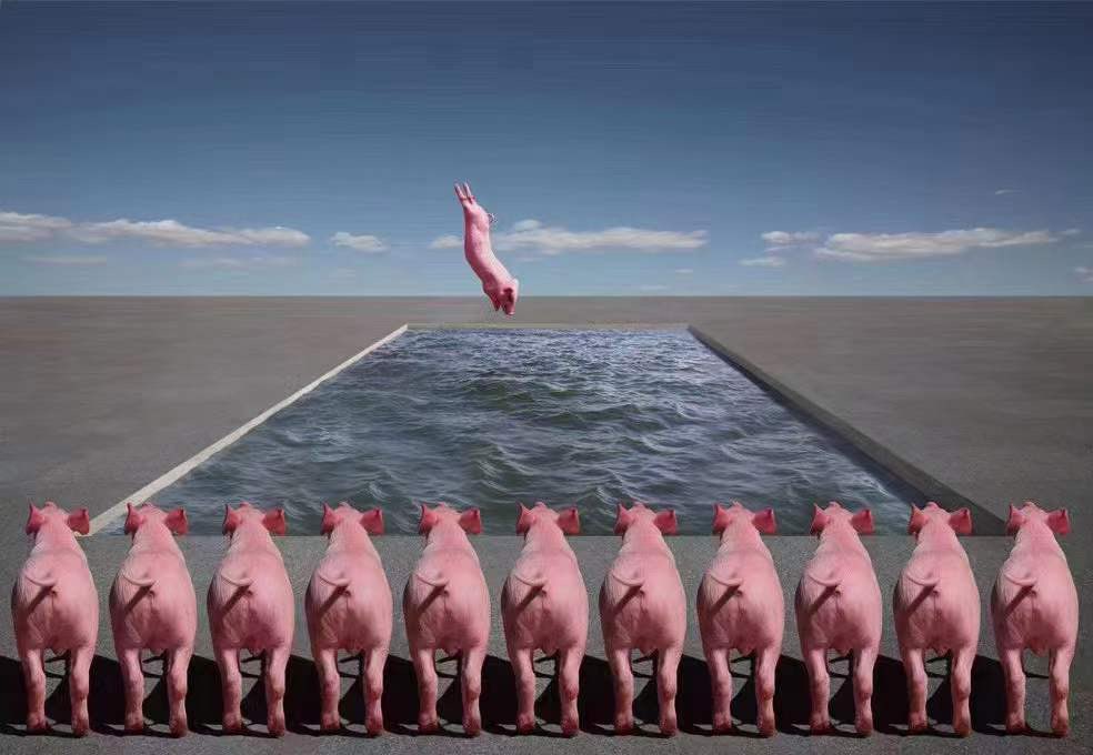 这头🐷疯了。发展中国家，一个6亿人只挣1000人民币的贫穷国家，一个70%只赚3000人民币的没有中产阶级的地方，被什么第二大经济体的恭维话捧得飘飘然。向外面以亿万的规模大撒币，现在刚向古巴撒了一个亿。他却在疫情中没有给自己的国民发一分钱，他慰问古巴灾民，却对上海和边陲民众的呐喊无动于衷。