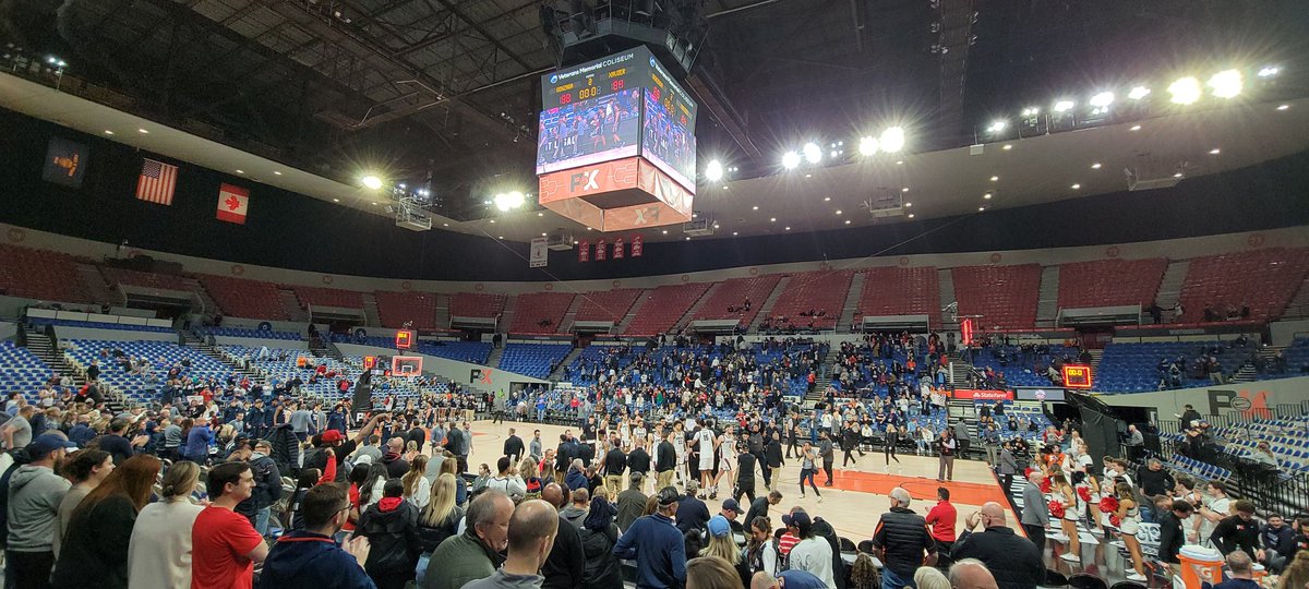 ScubaSteve_33's tweet photo. Gonzaga holds on to beat Xavier 88-84 for 3rd place at the #PhilKnightInvitational #GoZags #PKI @ZagMBB @XavierMBB https://t.co/H5VEnEZaX8
