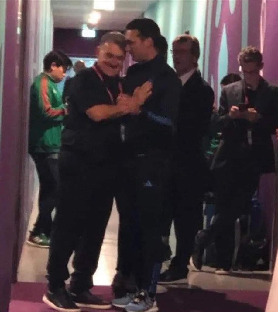 davidmasalberto's tweet photo. No es por amarrar navajas pero @Canelo mira al técnico de @miseleccionmx muy feliz con la otra selección, Meteles una chinga a toda la federacion!! y de pasada que @SChecoPerez  los atropelle 👀 #Canelo #checo #Domingo #Qatar2022 https://t.co/0LtrmAzL4m