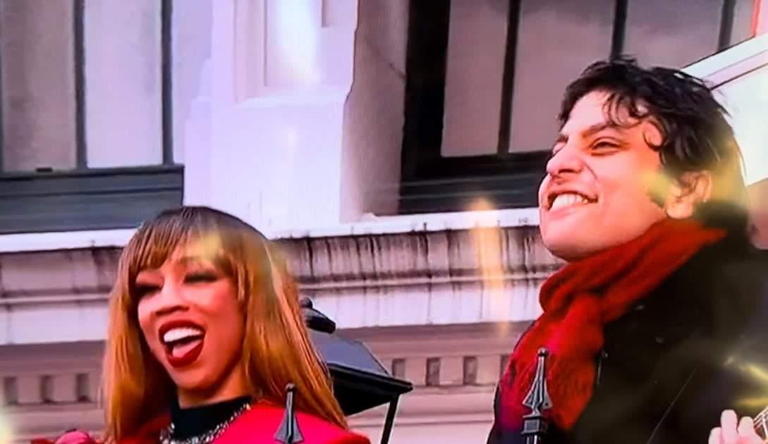 _nellsimmons_'s tweet photo. Macy's day parade 2022with the crew was amazing
I love what I do
#vocal #musical #nola #nelledit #sanger #tromboneshorty #nellsimmons Bradley https://t.co/7ENBHh69xf