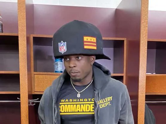 barstoolsports's tweet photo. Brian Robinson's Big Hat Is The Greatest Hat In The History Of Hats https://t.co/6KmsCBUt7I https://t.co/EZA96OuvKy