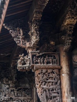 东阳木雕 Dongyang wood carving.