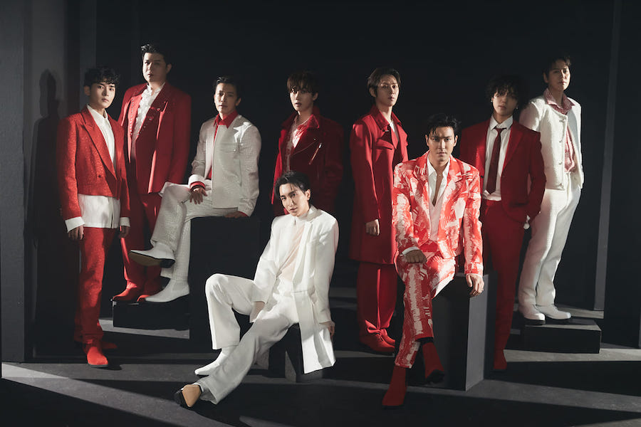 soompi's tweet photo. #SuperJunior Confirmed To Make December Comeback
https://t.co/b1vtqvLsCF https://t.co/b9kGlZdzta