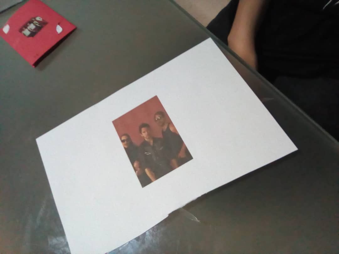 Herradez_luna's tweet photo. Unos de mis mejores amigos es fan de los mesoneros. Daño una photocard y ahora me va hacer buscar un lugar donde impriman bien xd 

#MESONEROS https://t.co/swfEuu8gGW