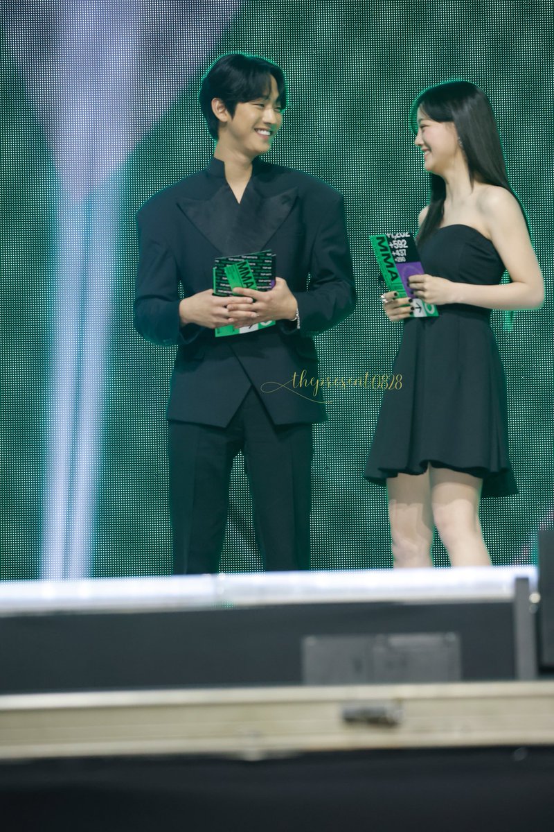 221126 MMA 

you make me smile~ 

#안효섭 #김세정 
#AhnHyoseop #KimSejeong