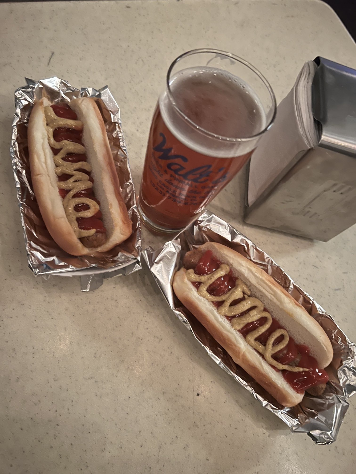 𝖙𝖎𝖒𝖔𝖙𝖍𝖞💀𝖋𝖆𝖚𝖘𝖙 on Twitter "The bartender at ⁦megan_e_riley⁩’s going