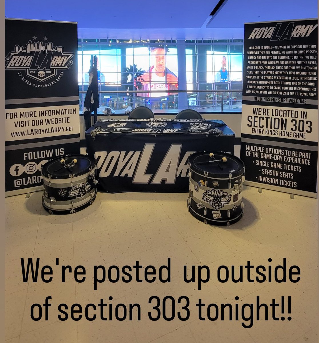LARoyalArmy's tweet photo. Find us outside section 303 tonight!! #LARoyalArmy #GoKingsGo https://t.co/E1TOl1B98M