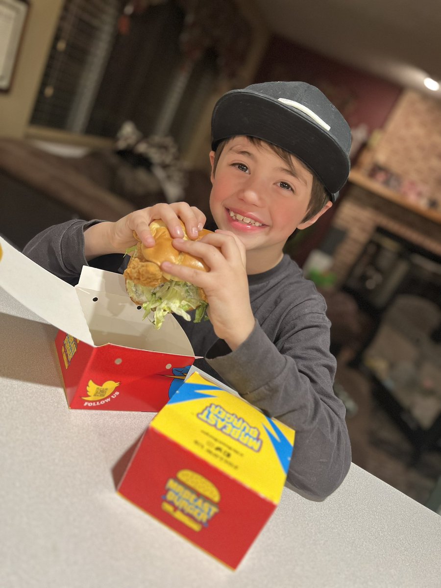 JessBenns's tweet photo. @MrBeast @MrBeastBurger 🍔 #Delish https://t.co/dey99Qraza