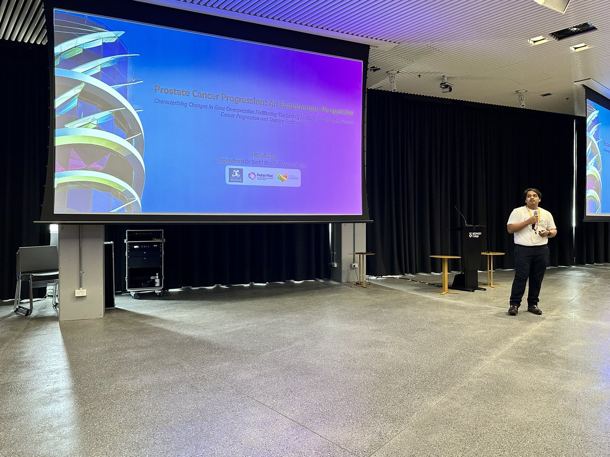 frostickle's tweet photo. Next talk is “Characterising gene co-expression changes facilitating the loss of features of multicenularity arivino prostate cancer progression” by @mikhail_dias from @PeterMacRes @anna_t_g #combine22 https://t.co/L72kJQ4vjO