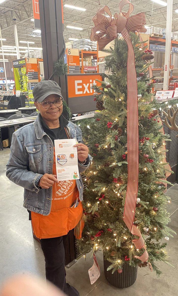Congratulations to Ms.Jackie for receiving her diamond award!!