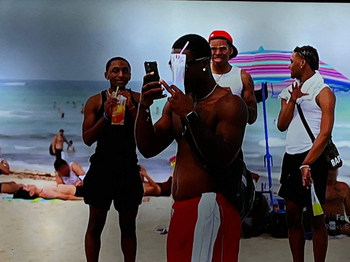 BadmamaJaime's tweet photo. Sorry - ladies. But I’m feeling pretty sure they are not interested. #rhop https://t.co/xltAPfERCV