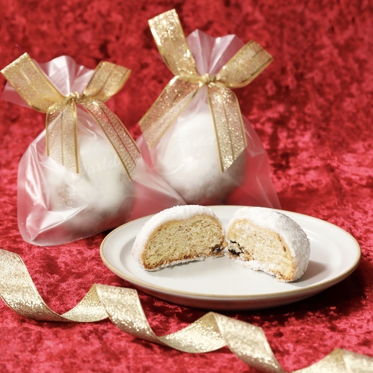 pastel_npudding's tweet photo. この時期に食べたくなる焼き菓子といえば「#シュトーレン」🎄

パステルでは、ちょっぴり珍しい"ミニサイズ"のシュトーレン���ご用意しております😉

バターとドライフルーツの美味しさをギュッと詰め込みました。

クリスマス時期のちょっとしたおやつにどうぞ✨ https://t.co/QB1EQbfNOx