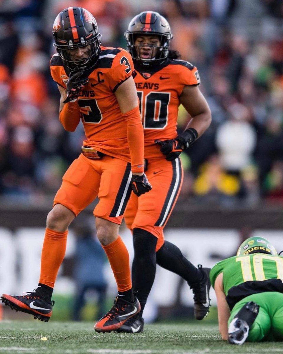 TheSevenSeven's tweet photo. Can we get a Go Beavs ?! 🦫🏈

@samori_toure in @JaydonGrant x 77. 

Congratulations to Jaydon and @BeaverFootball on a LEGENDARY season! #GoBeavs

(📸: @packers) | #SVNSVN https://t.co/6o2mpDV4ZA