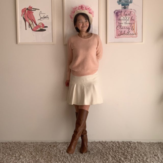 omenterprise's tweet image. 本日のコーデ♪

ミドフォーなのに、
膝っ小僧出してえらいすんまへん💦
逮捕だけはしないでください🙇‍♀️

⭐︎Cloth:
Tops: #AnotherEdition（discontinued）
Skirt：#Adore
Shoes: #GianvitoRossi
Earings: #nikori

⭐︎Perfume:
#PRADA: #CANDY