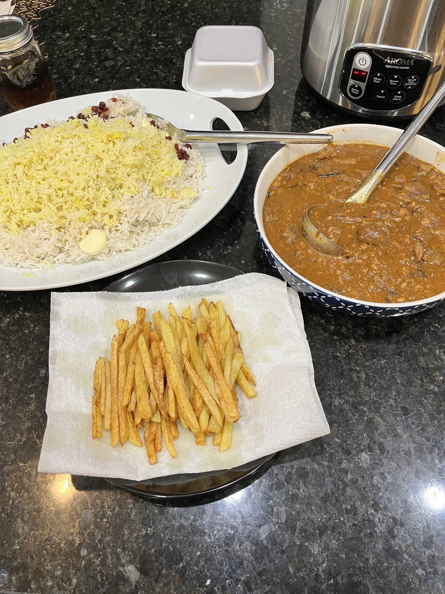 aniklt's tweet image. We had a Persian Thanksgiving feast this year ❤️ We made- Jujeh, Kotlet, Geymeh bademjan, kashke bademjan, Shirazi 😋 and all the fixings #multiculturalfamily