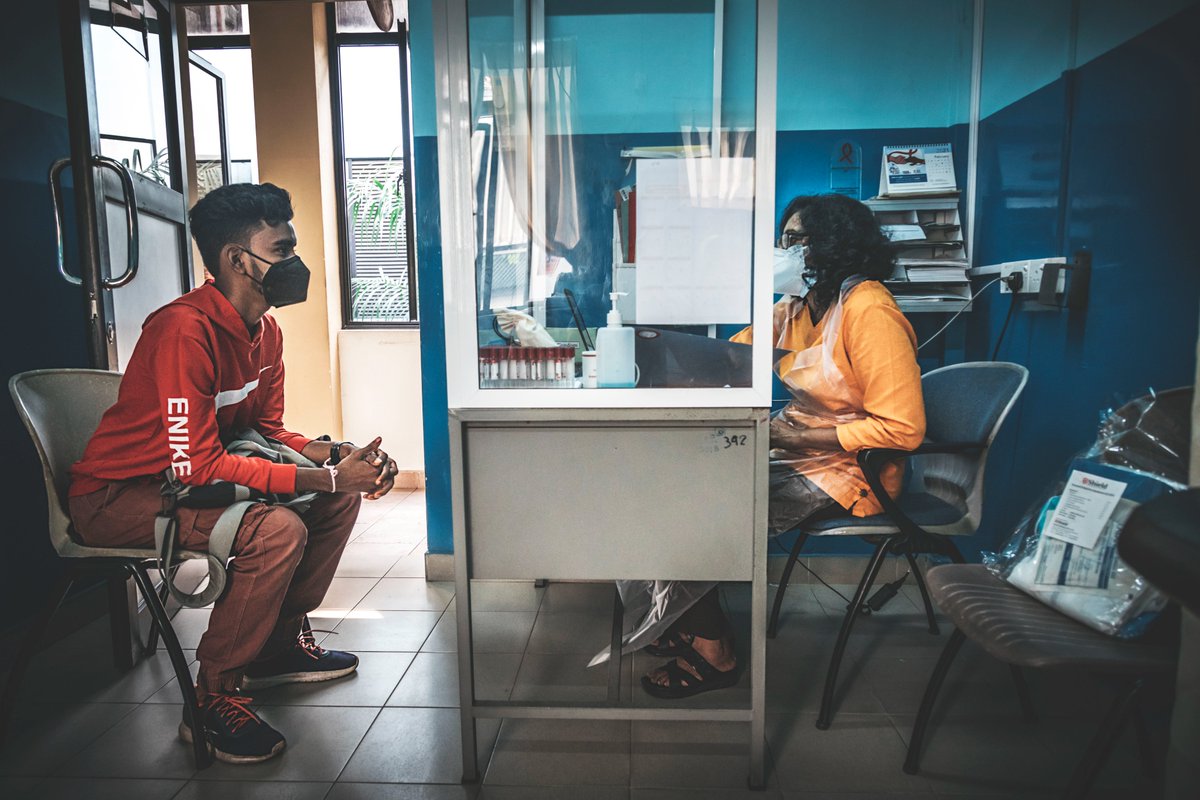 S_MorningLight's tweet photo. WHEN COVID WASN'T THE ONLY DISEASE
Doctor &amp; patient divided by an anti-#COVID barrier at the #NSACP, #Maradana. Shot for @PanosPictures &amp; the @GlobalFund, in Jan 2022. More@ https://t.co/9lLbPiEI8J
#5DMkIV, #EF24_105_f4L &amp; #EF50_1_4 courtesy @Canon_SL 
#documentaryphotography https://t.co/W0f3AhLIYO