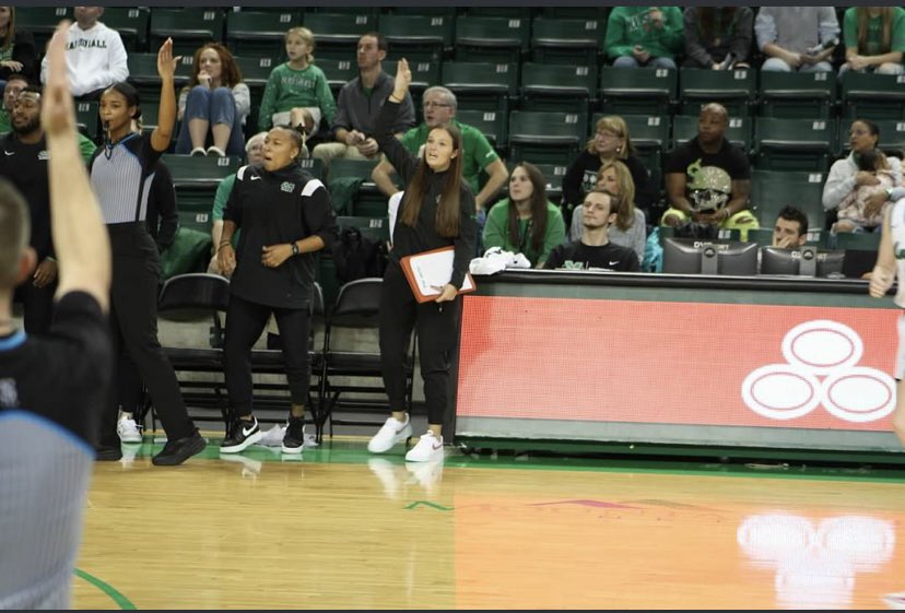 tmmoore14's tweet photo. We are so proud of @hayleym245. She is beginning a career that she has dreamed about for years. Love watching her in action. Go Herd! #CoachMoore 💚🏀🤘🏻
@bdmoore26 @CoachKyleMoore @coachmarksnyder @CoachMikeRice @rbcgirlshoops https://t.co/gXsOq2VIR2