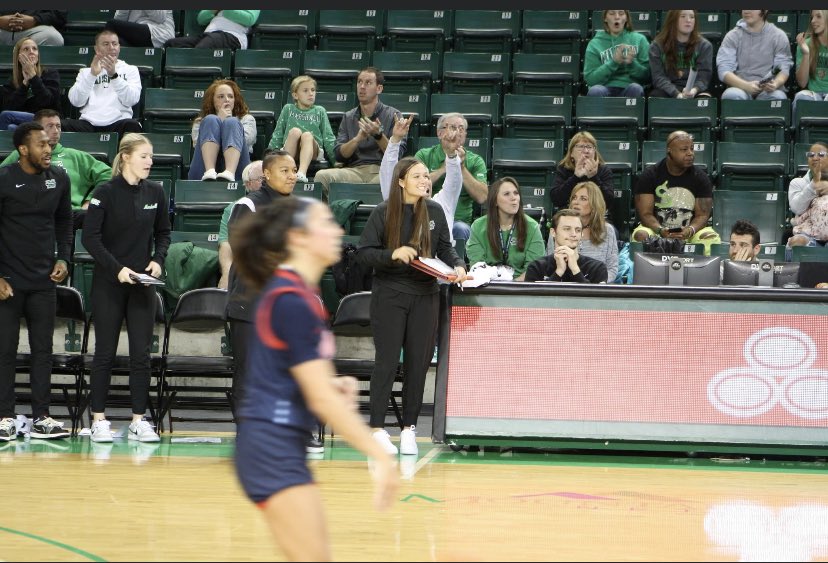 tmmoore14's tweet photo. We are so proud of @hayleym245. She is beginning a career that she has dreamed about for years. Love watching her in action. Go Herd! #CoachMoore 💚🏀🤘🏻
@bdmoore26 @CoachKyleMoore @coachmarksnyder @CoachMikeRice @rbcgirlshoops https://t.co/gXsOq2VIR2