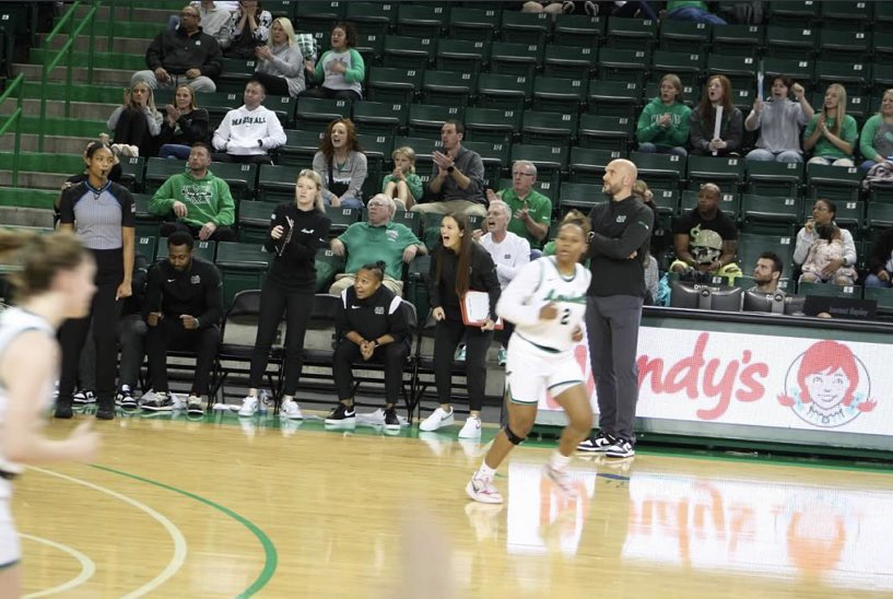 tmmoore14's tweet photo. We are so proud of @hayleym245. She is beginning a career that she has dreamed about for years. Love watching her in action. Go Herd! #CoachMoore 💚🏀🤘🏻
@bdmoore26 @CoachKyleMoore @coachmarksnyder @CoachMikeRice @rbcgirlshoops https://t.co/gXsOq2VIR2