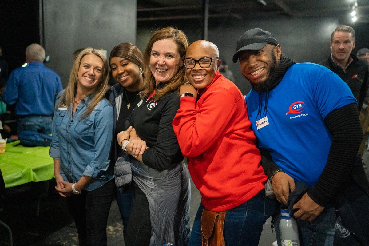 gatewayctr's tweet image. We can&apos;t stop talking about how much fun we had packing backpacks with local companies and organizations for varies homeless facilities thanks to #TheBackpackProject and their lovely sponsors. Gateway Center was honored to be a participant and recipient of this project.