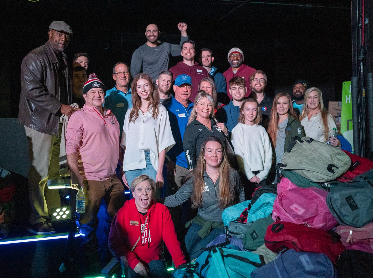 gatewayctr's tweet image. We can&apos;t stop talking about how much fun we had packing backpacks with local companies and organizations for varies homeless facilities thanks to #TheBackpackProject and their lovely sponsors. Gateway Center was honored to be a participant and recipient of this project.