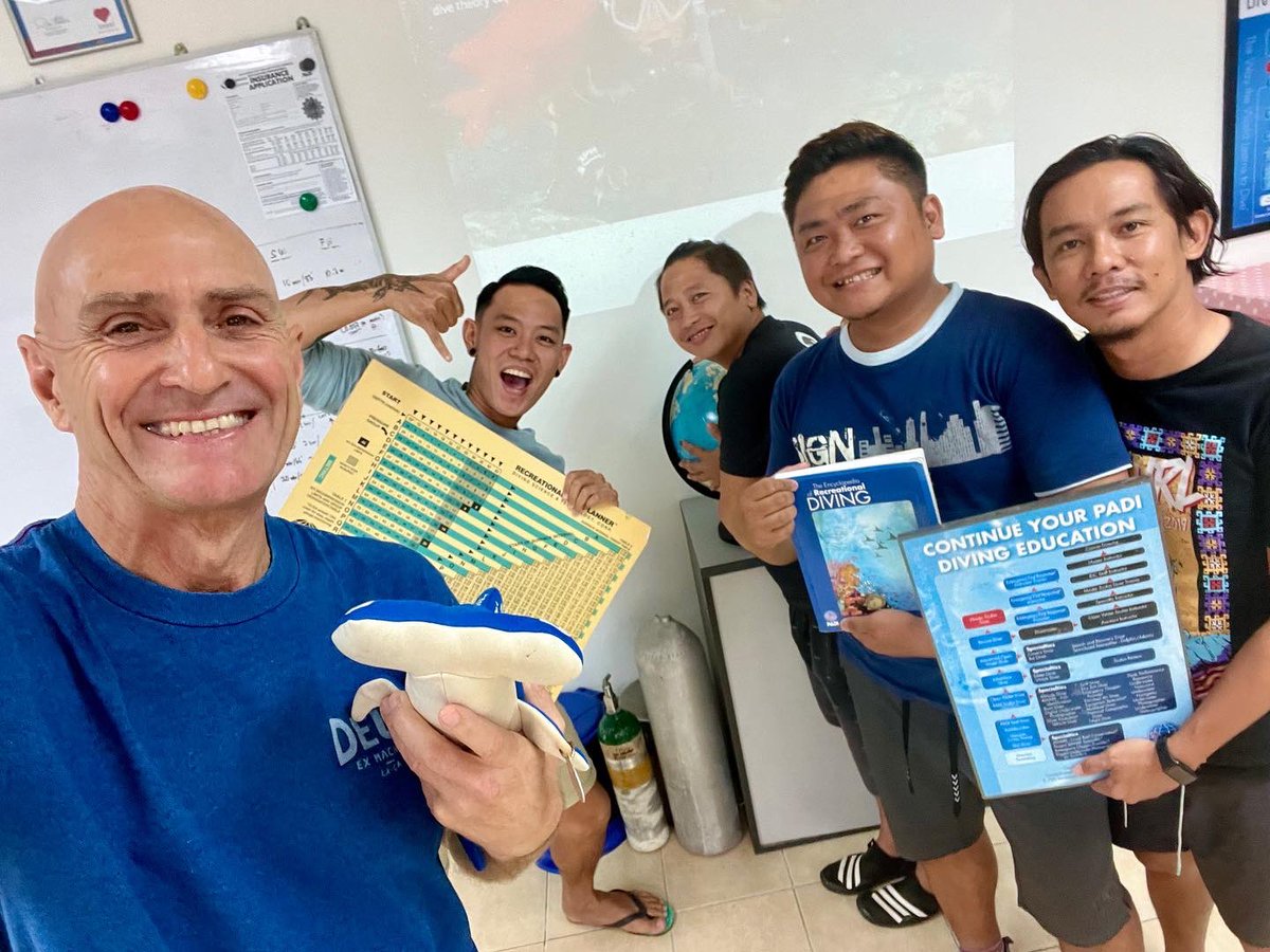 divedownbelow's tweet image. It’s #idc time again our final #padi #instructordevelopmentcourse of the year 💪🏼 #padipro #careermove #lifegoal #padiinstructor #kotakinabalu #sabah
