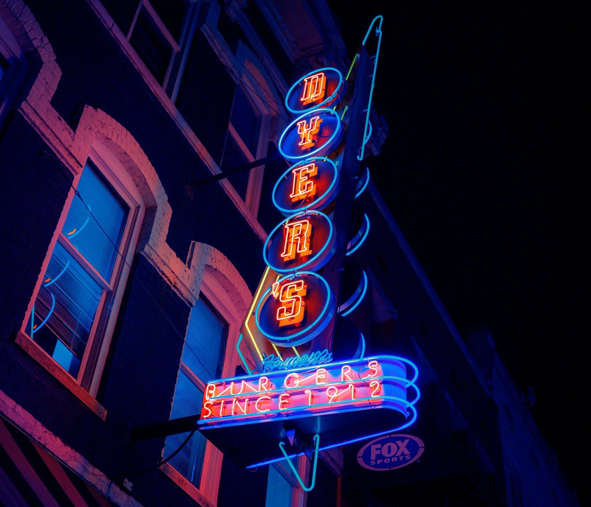 kyler_steele's tweet image. the camera         vs         the photos