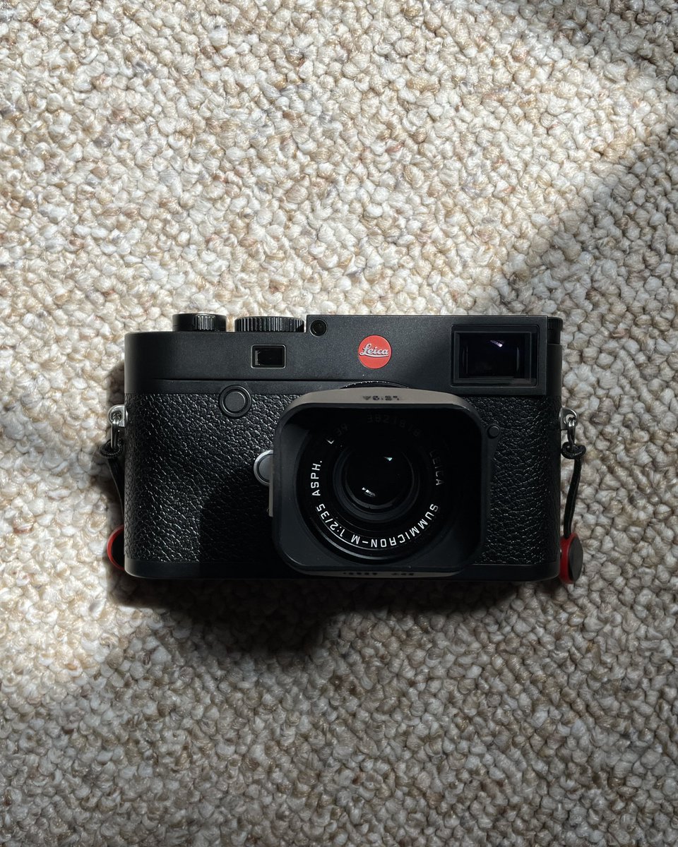 kyler_steele's tweet image. the camera         vs         the photos