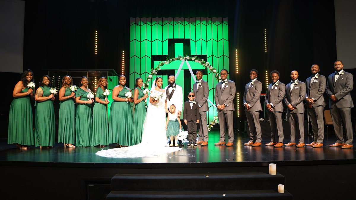 L_DeBarge's tweet photo. 11.12.22 💍💚 https://t.co/TwMvnF39TR