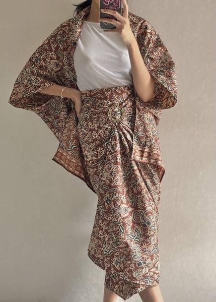 mawarjesmine's tweet photo. This set must be looking stunning on you to go for a wedding 🥵 https://t.co/2jnmr2sOyi