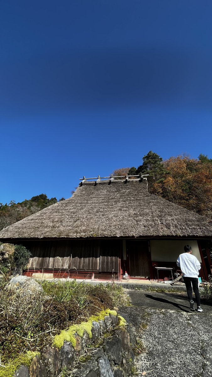 takavich__'s tweet photo. 友達が買った古民家の倉の奥から400年前の古文書が100枚近く出てきたw 解読できる人いないかな… https://t.co/uK4JkPhLcu