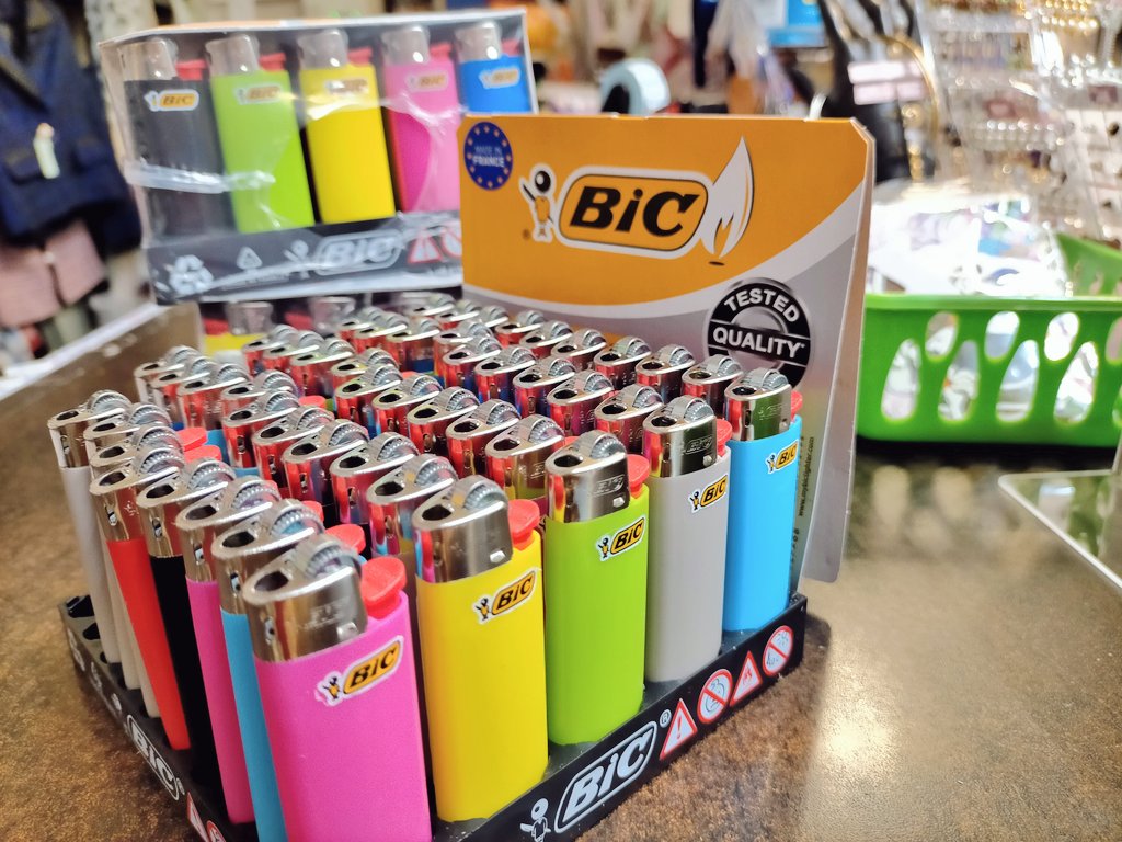 WOMBATyamanashi's tweet photo. 長いことメーカー欠品していた 
＜  #BIC #ライター ミニ＞入荷‼️

ずい��ん時間がかかったけど、店長愛用なので嬉しい(・∀・)/ たくさん取ってしまいました。
#BICmini #ミニライター https://t.co/I4qGw7EEdG