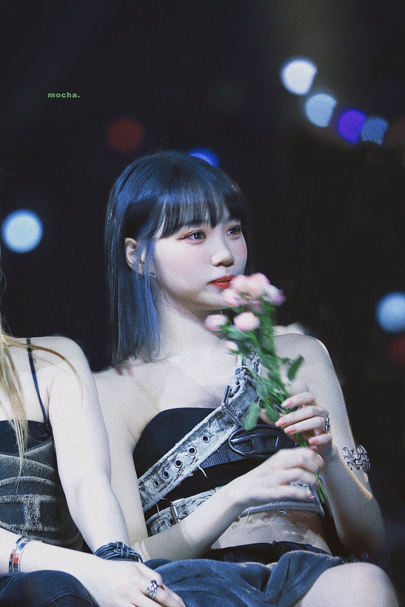mochawithu's tweet photo. 221126 MMA 김채원 

💐’

#lesserafim #르세라핌 
#김채원 #채원 #chaewon https://t.co/ql6L5uUUeR