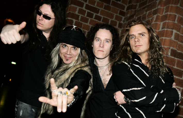 💿 En signerad CD-singel med The Poodles.
🥩 En rökt fårfiol till vegetarianer.
📕 En bok om alkoholism.

Vilken är den sämsta (eller bästa) julklapp du fått av din arbetsplats?

👇 Kommentera nedan! 👇