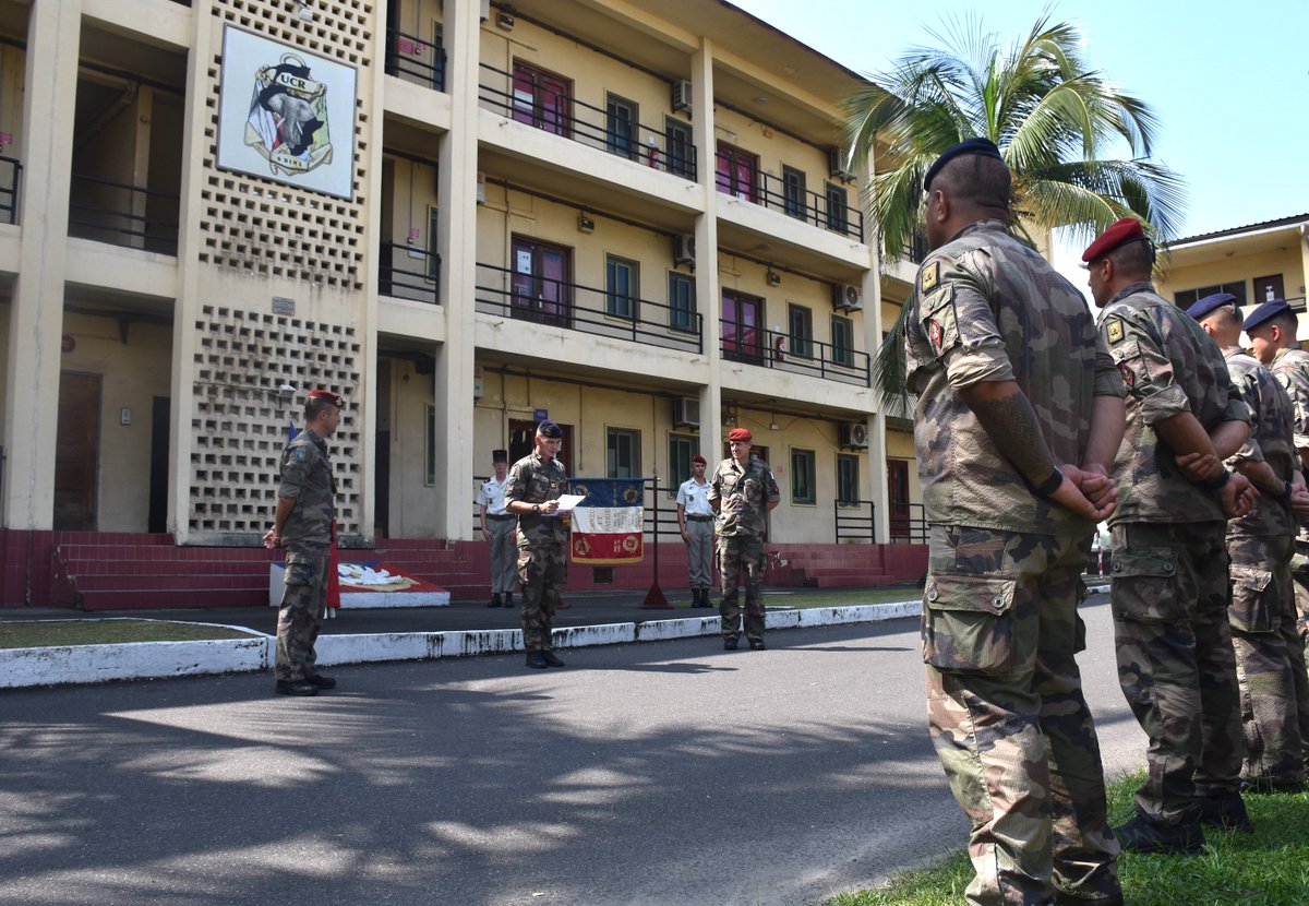 DLIAG_Officiel's tweet photo. 2⃣3⃣/1⃣1⃣ Cérémonie au #CampdeGaulle #Libreville 🇬🇦 présidée par le #COMELEF d'inauguration par le chef de corps du #6BIMa du bâtiment "adjudant-chef #Vandenberghe" ➡️ sous-officier des #TDM et le plus décoré de l'armée française 🇫🇷 au XXe siècle
@EtatMajorFR @troupesdemarine https://t.co/onNGTC1iBo
