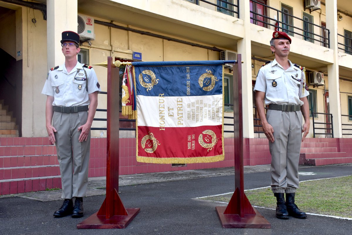 DLIAG_Officiel's tweet photo. 2⃣3⃣/1⃣1⃣ Cérémonie au #CampdeGaulle #Libreville 🇬🇦 présidée par le #COMELEF d'inauguration par le chef de corps du #6BIMa du bâtiment "adjudant-chef #Vandenberghe" ➡️ sous-officier des #TDM et le plus décoré de l'armée française 🇫🇷 au XXe siècle
@EtatMajorFR @troupesdemarine https://t.co/onNGTC1iBo