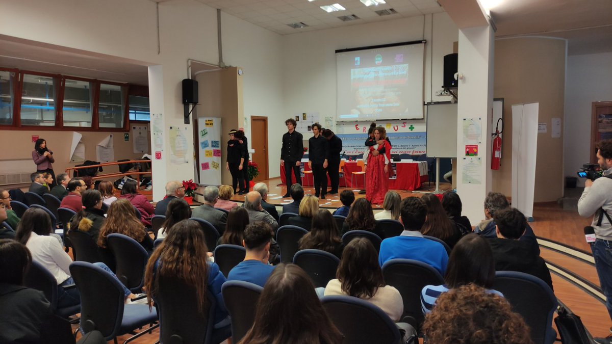 cislcatania's tweet photo. #catania Inizia con la performance
della scuola d’arte drammatica  “Buio in Sala-Acting School” l'incontro della #Cisl etnea "Ogni giorno è questo giorno" contro la #violenzasulledonne, al liceo Principe Umberto https://t.co/ytFfHX74QU