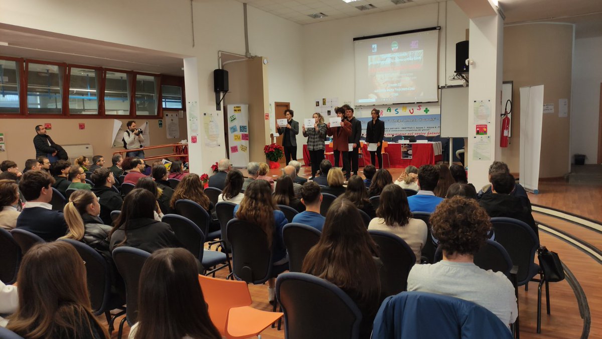 cislcatania's tweet photo. #catania Inizia con la performance
della scuola d’arte drammatica  “Buio in Sala-Acting School” l'incontro della #Cisl etnea "Ogni giorno è questo giorno" contro la #violenzasulledonne, al liceo Principe Umberto https://t.co/ytFfHX74QU