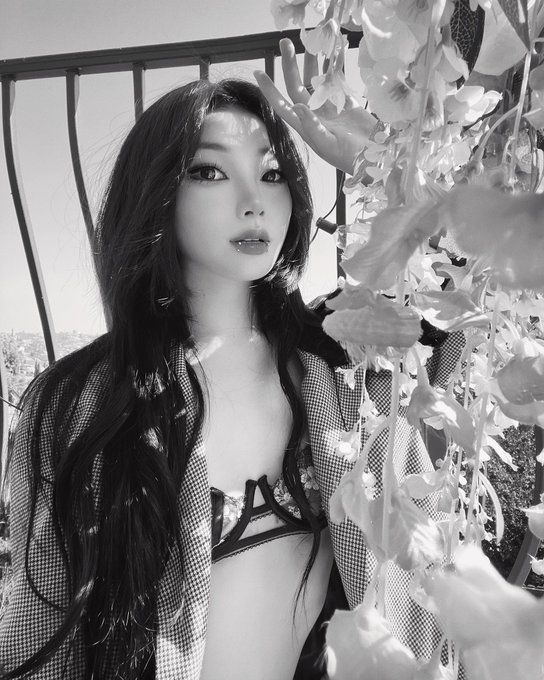 B&W https://t.co/6zm1DUfNk9