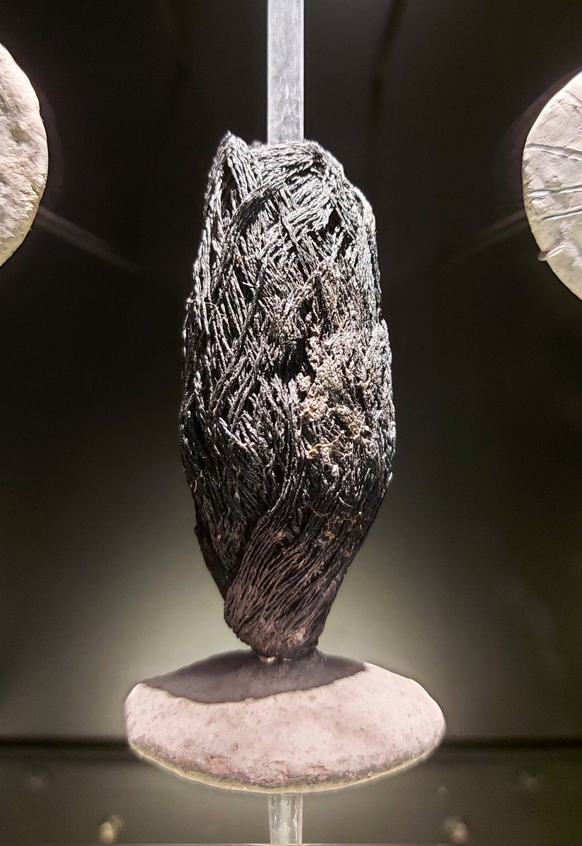 DrNWillburger's tweet photo. #Neolithic textile production: a charred ball (is this the correct term, as the shape isn't that of a ball?) of linen thread, dating around 3200 BC, from the pile dwelling settlement of Nußdorf-Maurach, Überlingen, Lake Constance.

On display at Landesmuseum Württemberg. https://t.co/7MjkPmHMgK