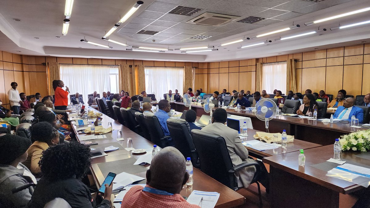 UNICEFZIMBABWE's tweet image. .@MidlandsState w/ the @UNICEFZIMBABWE &amp;amp; @researchzim  converge in Gweru in a milestone event to tap into research papers, posters and abstracts on the direct &amp;amp; indirect impact of #COVID19 on children w/ disabilities in 🇿🇼 &amp;amp; how to build their resilience. #knowledgepartnership