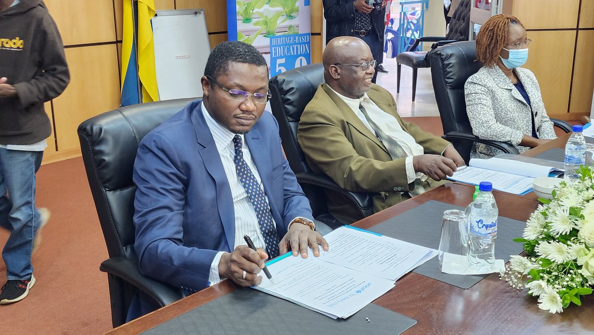 UNICEFZIMBABWE's tweet image. .@MidlandsState w/ the @UNICEFZIMBABWE &amp;amp; @researchzim  converge in Gweru in a milestone event to tap into research papers, posters and abstracts on the direct &amp;amp; indirect impact of #COVID19 on children w/ disabilities in 🇿🇼 &amp;amp; how to build their resilience. #knowledgepartnership