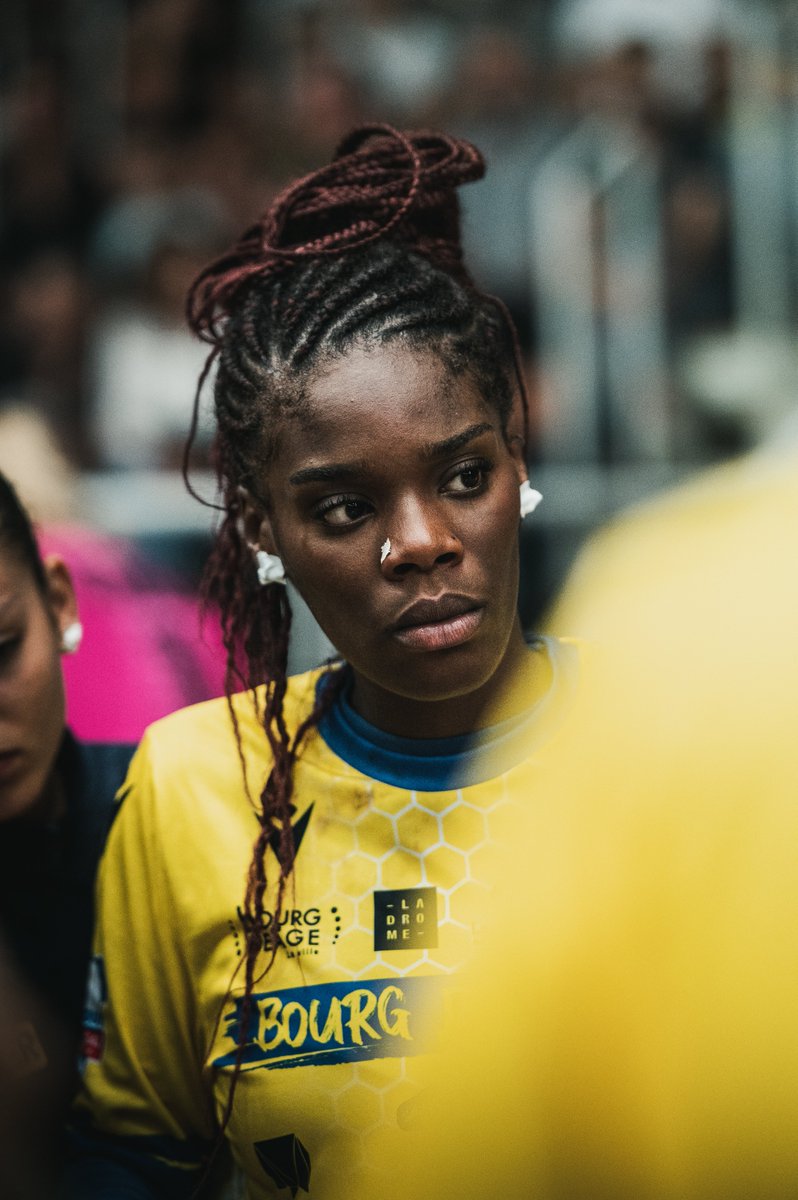 BDPhandball's tweet photo. #Mondaymotivation 👀 Dernière ligne droite avant le retour de la #LigueButagazEnergie 🆚 @neptunes_hand  ⚡️

🔥 Pour venir supporter nos Abeilles ➡️ https://t.co/k7C62qWzJn 

#teamBDPHandball💛💙🐝 #inspirante #newweek @LFH_Officiel  
📷 Nahel Lefebvre https://t.co/i6Q1CMkc8p