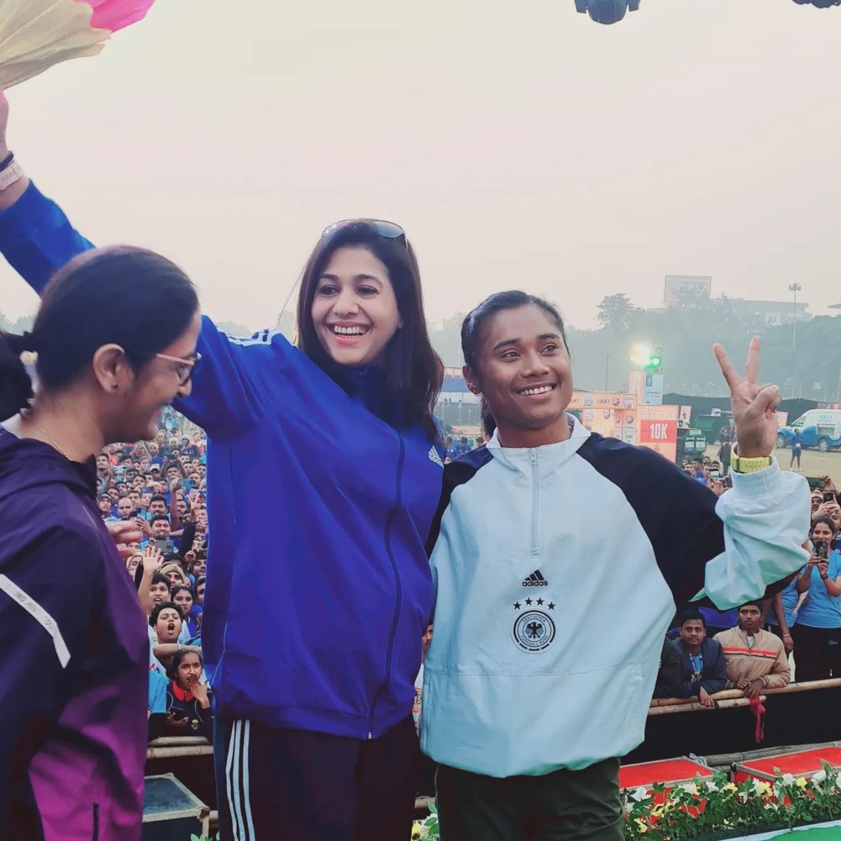 iosindiaoff's tweet photo. Two time Olympian @anjubobbygeorg1 and "The Dhing Express" @HimaDas8 at the flag off ceremony of the #PatnaHalfMarathon.

#anjubobbygeorge #Olympian #longjumper #himadas #dhingexpress #TeamIOS #IOSAthlete #IOStalent #IOSmanagement #AthleteManagement #TalentManagement  #athletics https://t.co/n1xS5jl1Dt