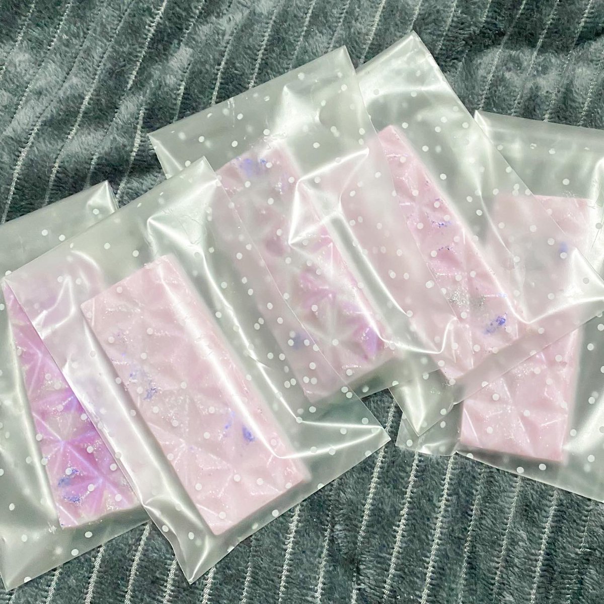 itsAswizzle's tweet photo. Midnights Taylor swift inspired candles ❤️  and wax melts for free the first 13 orders 🫢 #TaylorSwift #Midnights #Swifties  Instagram DM —> @ candleshaze https://t.co/k11Tdj5Pm7